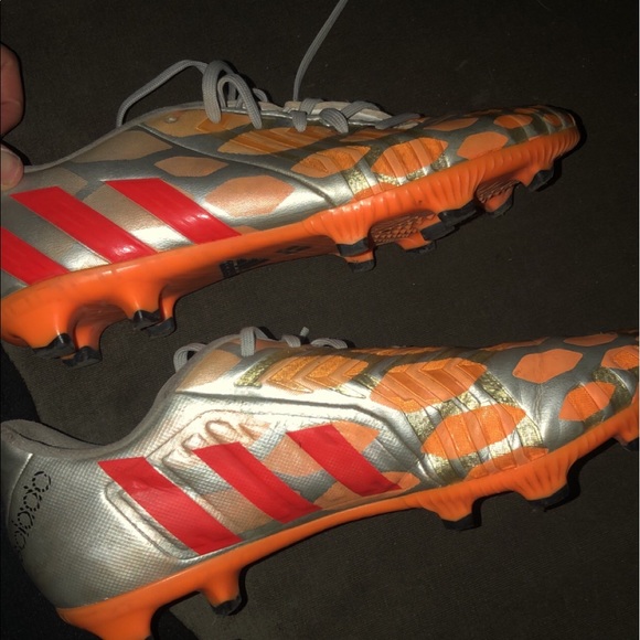Adidas soccer cleans for women - Picture 1 of 6